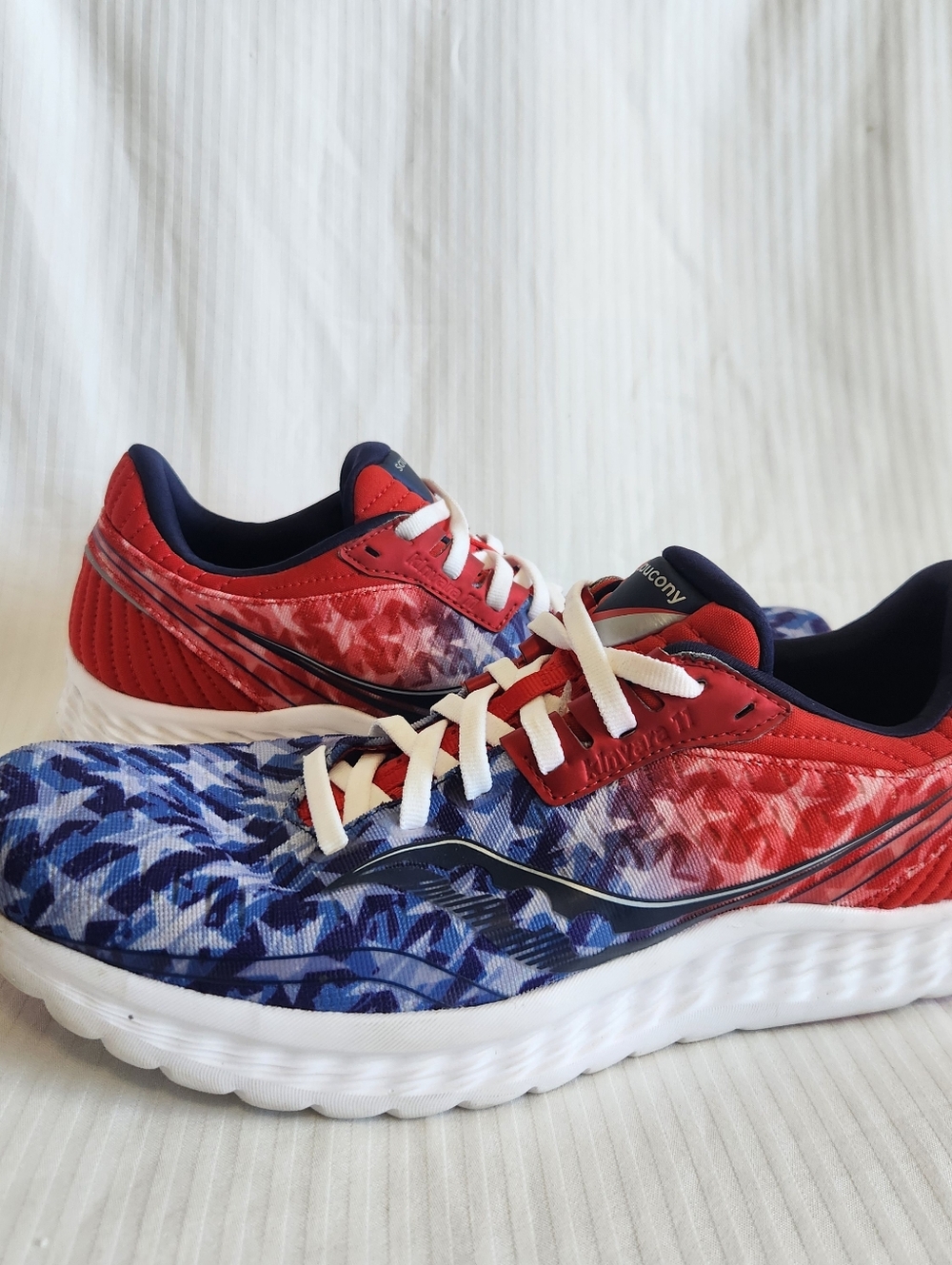 Size 9.5 - Saucony Kinvara 11 Blue/Red/White USA